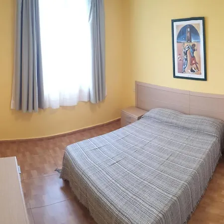2-bedroom Near Beach And Golden Mile Apartment